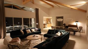 Télévision, espaces bureaux