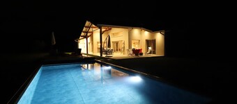 Air-conditioned villa for 10 in Soustons with heated pool