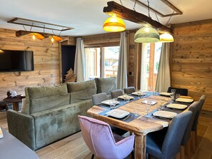 Dining - New Duplex Apart Near Turche Slopes, 3BR, Terrace, Garage, Free Shuttle, Wifi, Ski Locker (Les Gets)