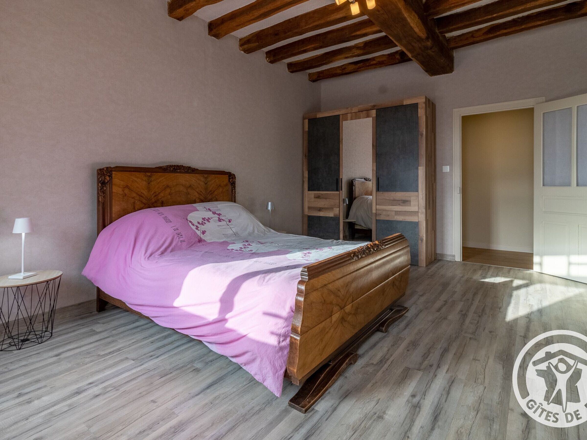 2 bedrooms, travel cot, free WiFi