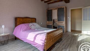 2 slaapkamers, reisbedje, gratis wifi, beddengoed