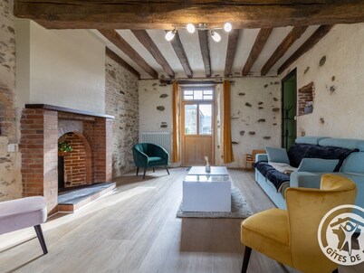 Rural Retreat in Mauges: Cozy Cottage with Terrace, Near Top Tourist Spots & Private Fishing Pond