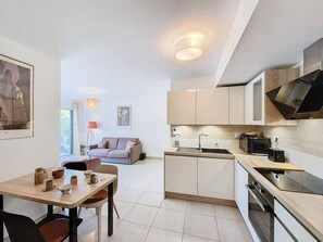 Réfrigérateur, micro-ondes, four, lave-vaisselle