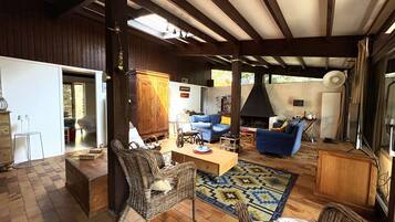 Televisie en een tafeltennistafel