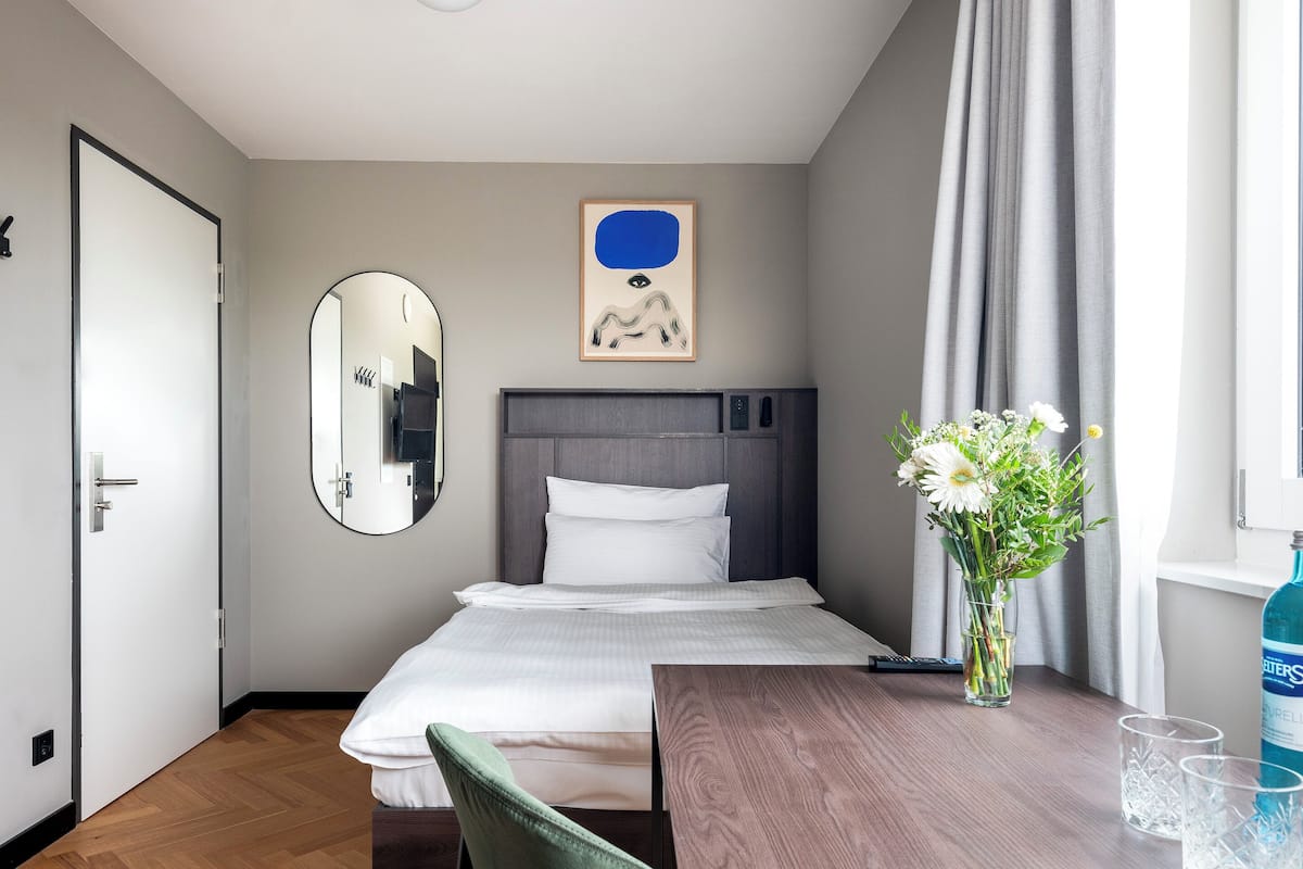 Suite | 1 bedroom, premium bedding, in-room safe, laptop workspace