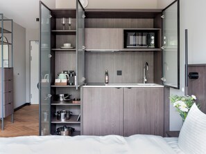 Deluxe Suite | Private kitchen | Coffee/tea maker, electric kettle - Numa | Munich Obersendling (Munich)