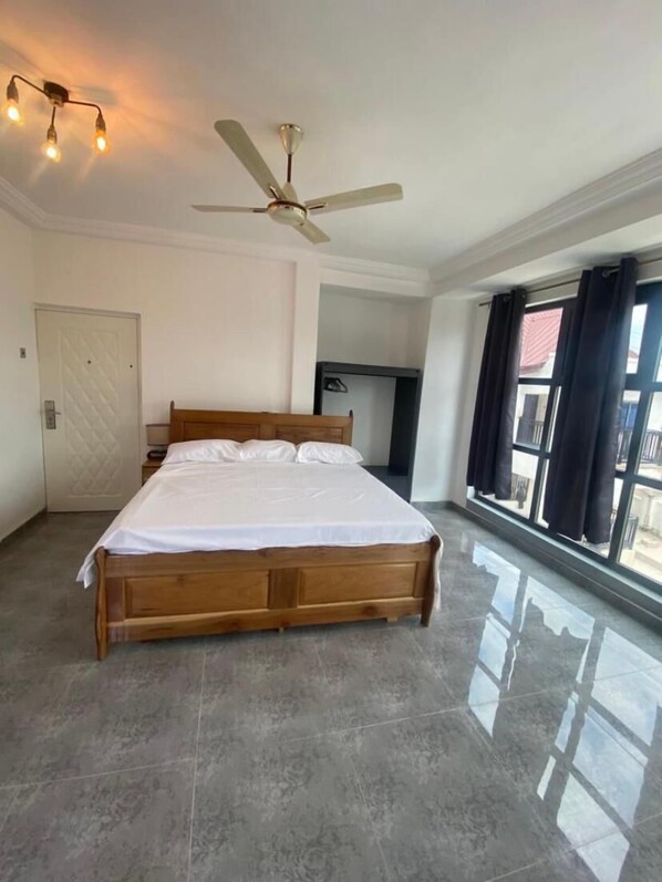 مكواة/لوح كي وواي فاي مجانًا وملاءات أسرّة