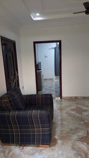 Deluxe Double or Twin Room | Living area