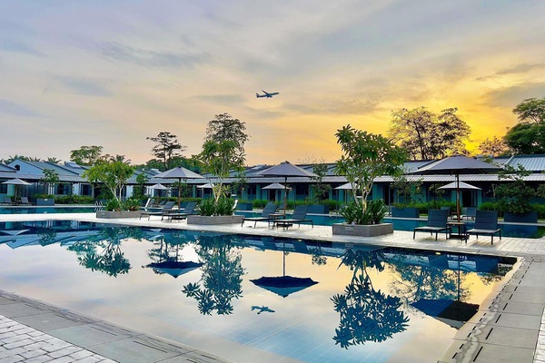 Outdoor pool, open 6:00 AM to 10:00 PM, free cabanas, pool umbrellas
