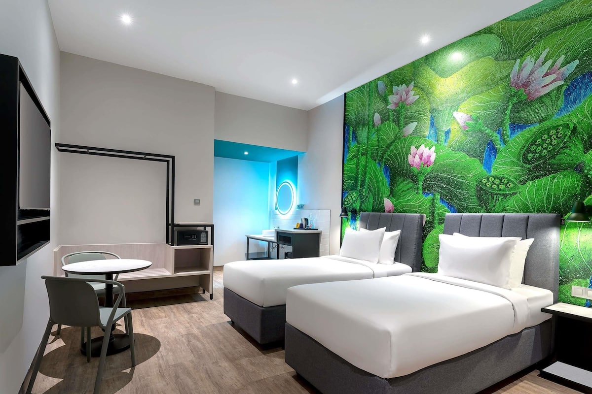 Superior Room, 2 Twin Beds | Minibar, in-room safe, individually decorated, individually furnished