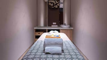 Couples treatment room(s), aromatherapy, reflexology, massages