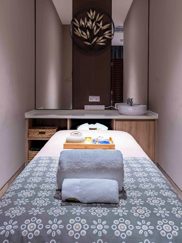 Couples treatment rooms, aromatherapy, reflexology, massages