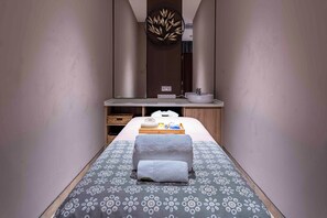 Couples treatment rooms, aromatherapy, reflexology, massages
