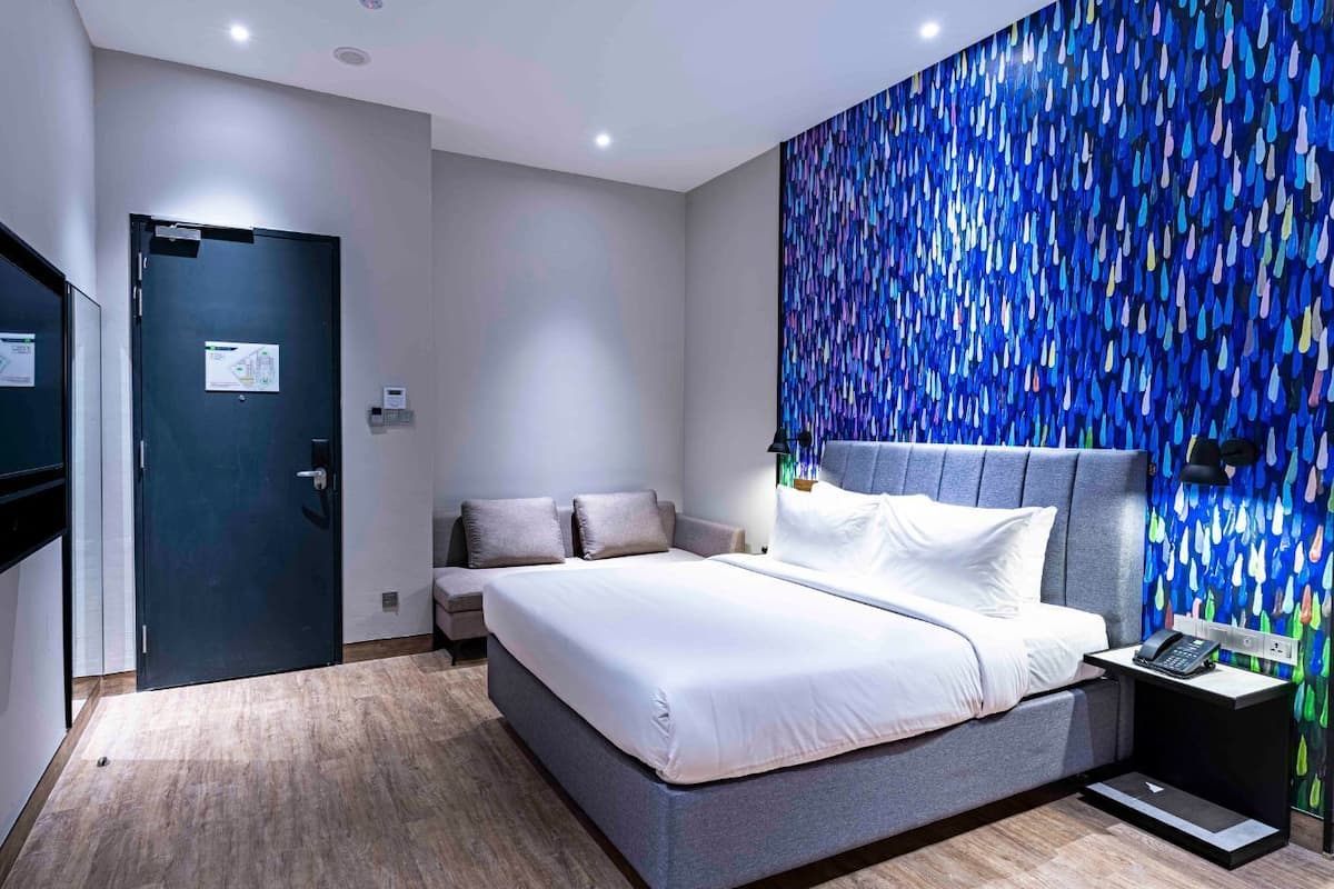 Minibar, in-room safe, individually decorated, individually furnished