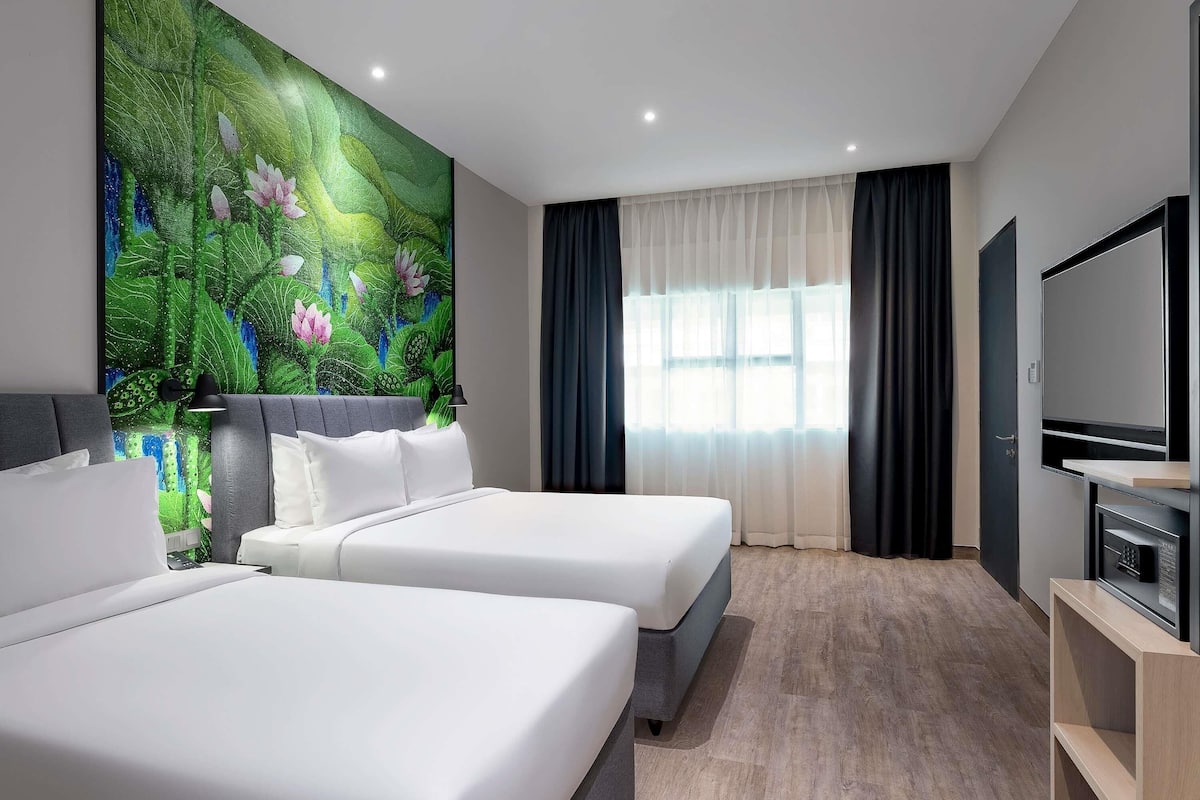 Family Room (1 Queen Bed and 1 Single Bed) | Minibar, in-room safe, desk, blackout curtains
