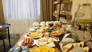 Free daily buffet breakfast