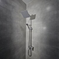 家庭四人房, 无烟房 | 浴室 | 淋浴设施、名牌洗护用品、吹风机、浴袍