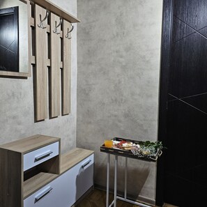 Suite Deluxe | Ropa de cama de alta calidad, camas con efecto memoria y escritorio