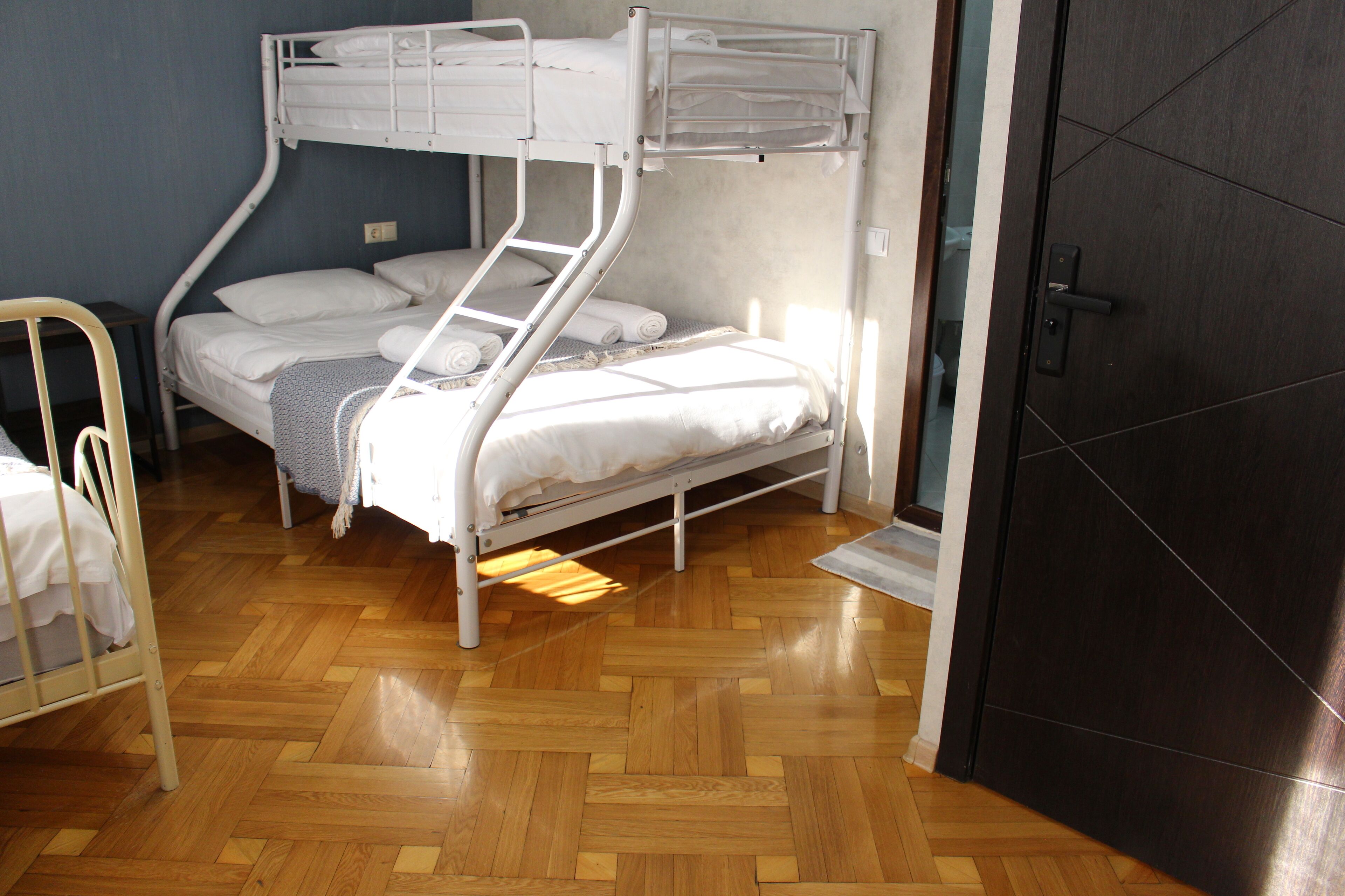 Premium bedding, memory foam beds, desk, soundproofing