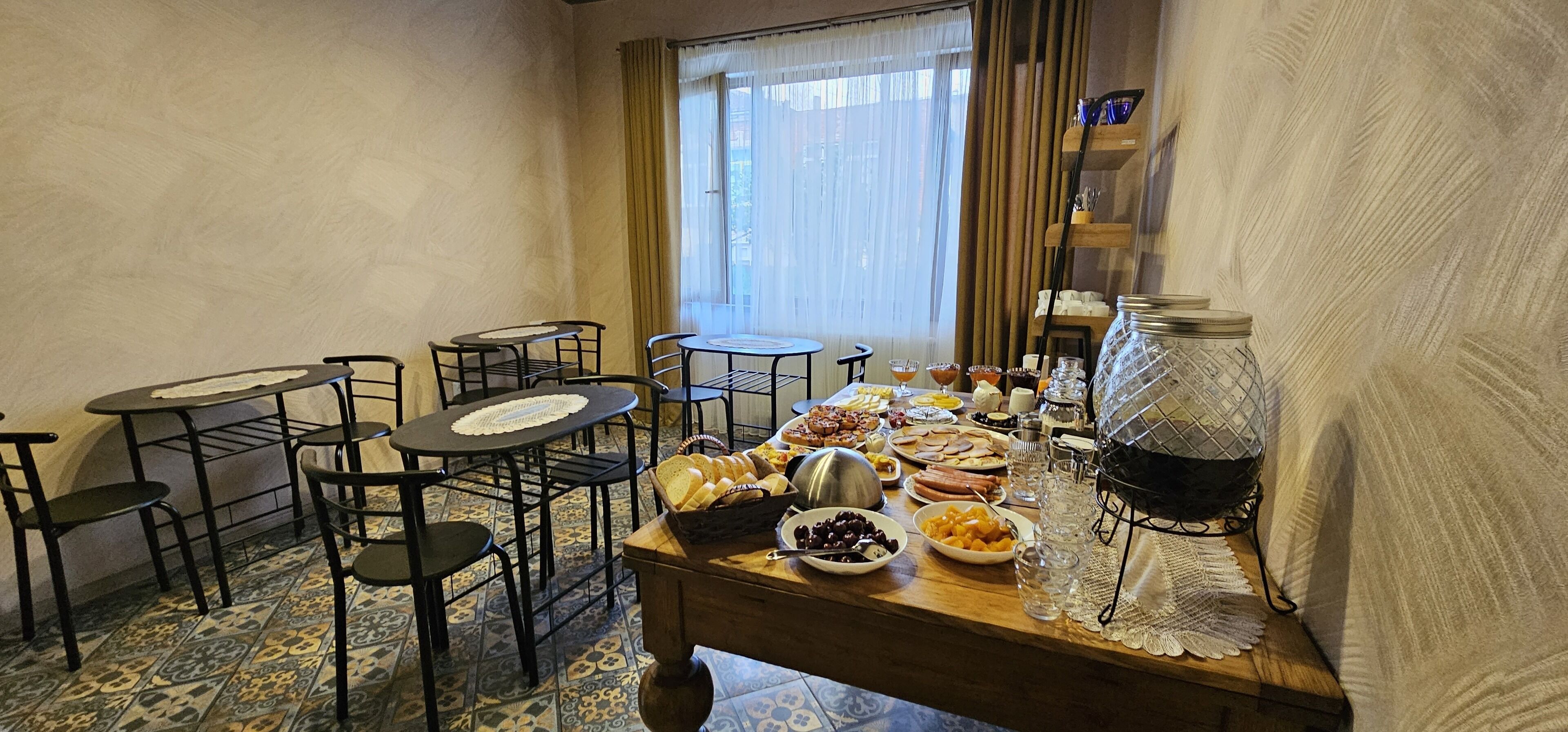 Ilmainen päivittäinen buffetaamiainen 