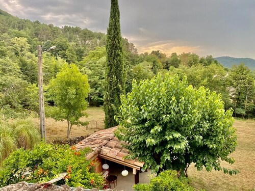 Proche Ardèche, beau mas avec piscine en pleine nature