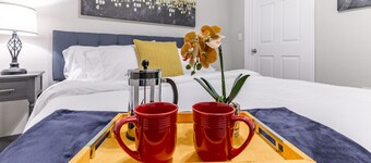 Extended Stay - Near Crestwood, King Bed, Gym, Parking, Fast WiFi