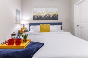 1 bedroom, desk, free WiFi, bed sheets - Extended Stay - Near Crestwood, King Bed, Gym, Parking, Fast WiFi (Huntsville)