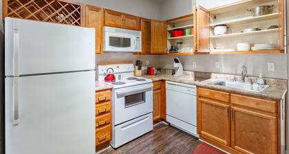 Extended Stay - Near Crestwood, King Bed, Gym, Parking, Fast WiFi