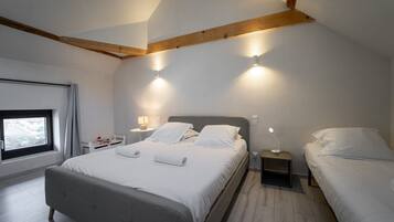 3 slaapkamers, een strijkplank/strijkijzer, wifi, beddengoed