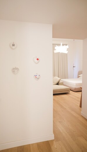 Comfort-Apartment | Essbereich im Zimmer