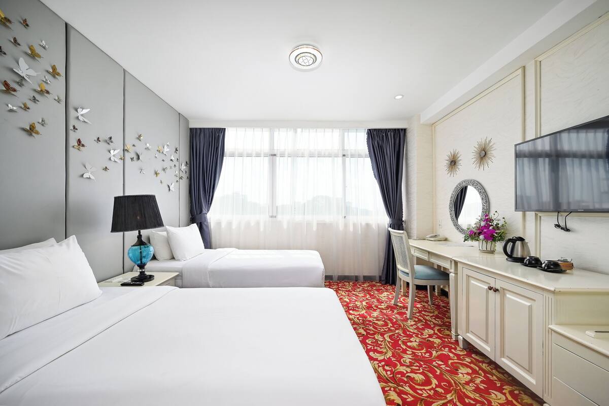 Phòng 2 giường đơn Premium, quang cảnh thành phố | Minibar, két bảo mật tại phòng, bàn, màn/rèm cản sáng 