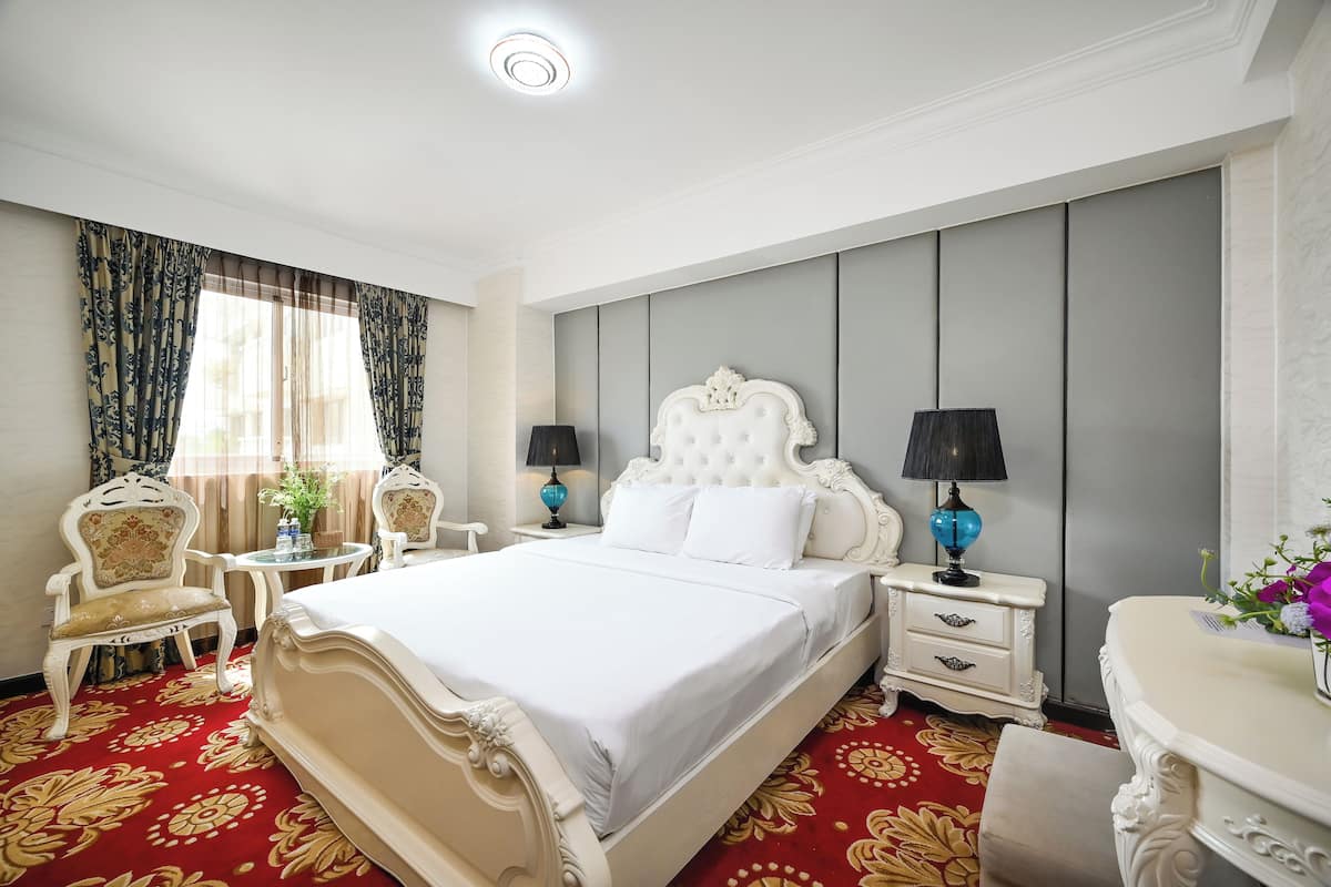 Minibar, in-room safe, desk, blackout drapes