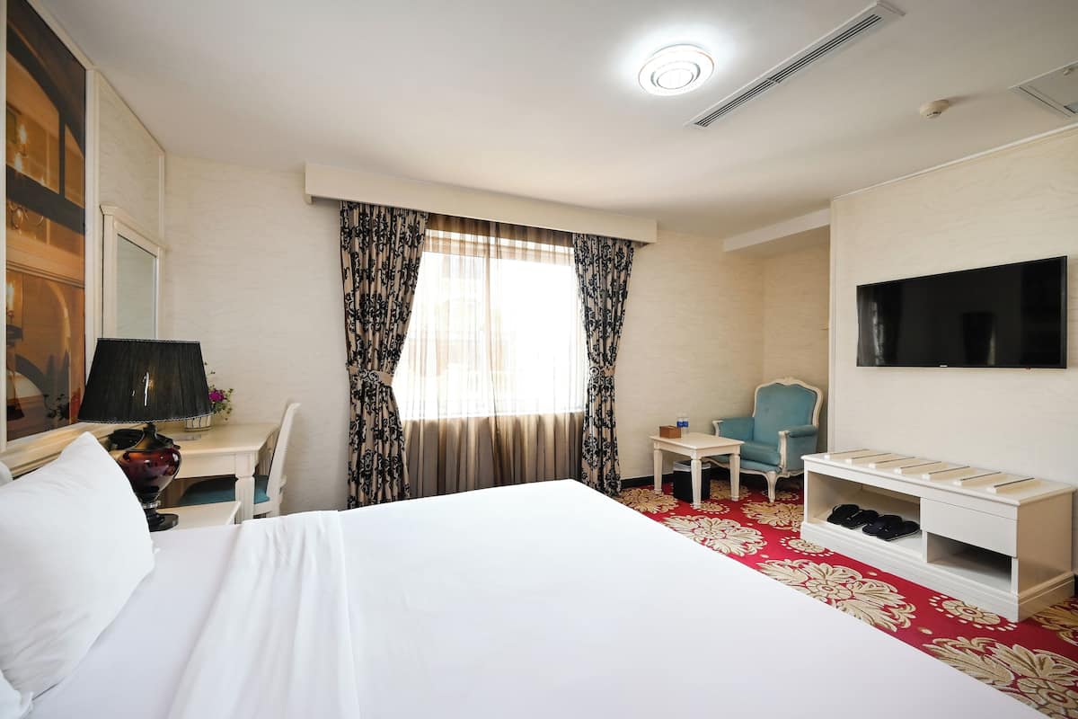 Minibar, in-room safe, desk, blackout drapes