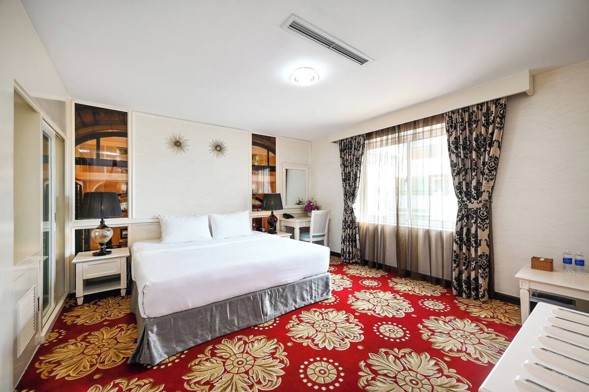 Minibar, két bảo mật tại phòng, bàn, màn/rèm cản sáng 