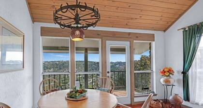 White Buffalo Guest House I Wimberley Hills and Views, Romantic