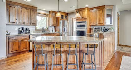 Hot Tub, Pool: 40-acre Horse Ranch in Kiowa!