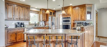 Hot Tub, Pool: 40-acre Horse Ranch in Kiowa!