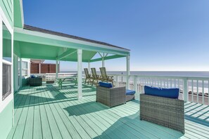 House (5 Bedrooms) | Interior - Great for Groups: Oceanfront Surfside Beach Home! (Freeport)