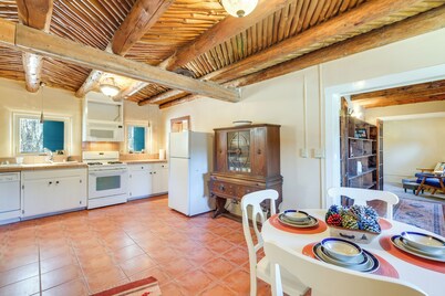 Near Hiking & Skiing: Mora Cottage w/ Mtn Views