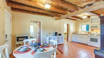 Cottage (2 Bedrooms) | Front of property