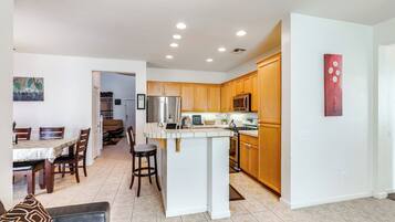 House (4 Bedrooms) | Interior