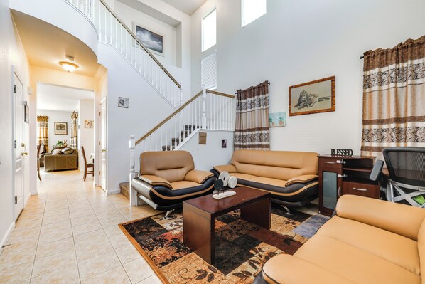 House (4 Bedrooms) | Front of property