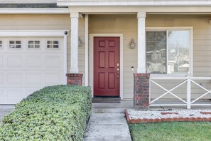 House (4 Bedrooms) | Interior - Spacious Turlock Home ~ 1 Mi to University! (Turlock)