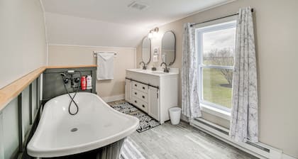 Auburn Finger Lakes Farmhouse w/ Open Views!
