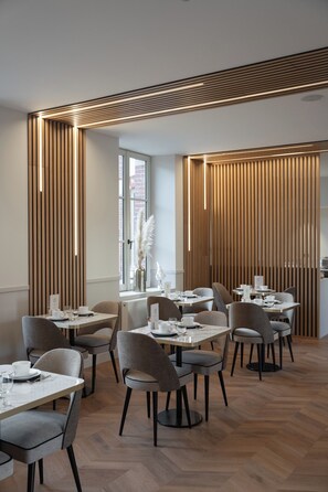 Petit déjeuner buffet servi tous les jours en supplément