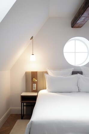 Chambre Quadruple | 2 chambres, coffres-forts dans les chambres, bureau, rideaux occultants