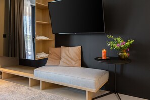 4 chambres, lits bébé (gratuits), draps fournis