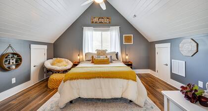 Lakefront New London Retreat w/ Dock & Hot Tub!