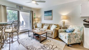 A living room with a sofa, armchairs, a coffee table, and a ceiling fan. - Hilton Head Island Condo w/ Coligny Beach Access! (Hilton Head Island)