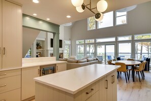 Cottage (5 Bedrooms) | Interior - Spacious Cottage on Lake Michigan: Stunning Views! (Muskegon)